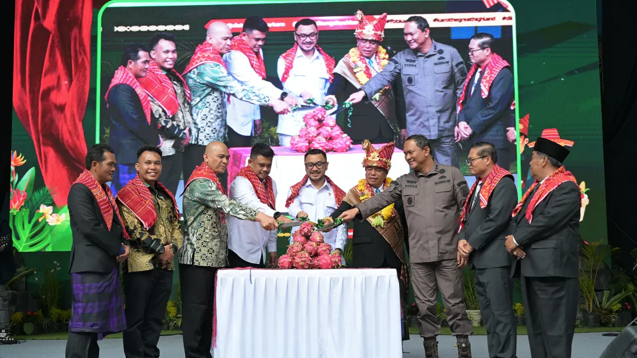 Festival Pesta Bunga dan Buah Tanah Karo 2025 Resmi Dibuka, Gubernur Bobby Nasution Disambut Hangat Warga