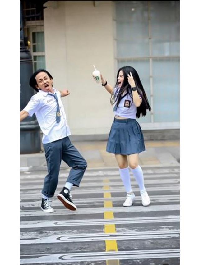 Terpaut 19 Tahun, Ini 6 Potret Epy Kusnandar dan Istri Pakai Seragam SMA