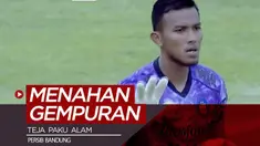 Berita video penampilan apik kiper Persib Bandung, Teja Paku Alam, dengan melakukan beberapa kali penyelamatan menahan gempuran serangan pemain-pemain Arema FC pada pekan kedua Shopee Liga 1 2020.