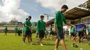 Timnas Indonesia U-19 usai jalani sesi latihan di Stadion Padonmar, Yangon, Jumat (9/9). Dalam sesi latihan, skuad Garuda Nusantara digenjot untuk transisi pemain dan melepas tembakan jarak jauh. (Liputan6.com/Yoppy Renato)