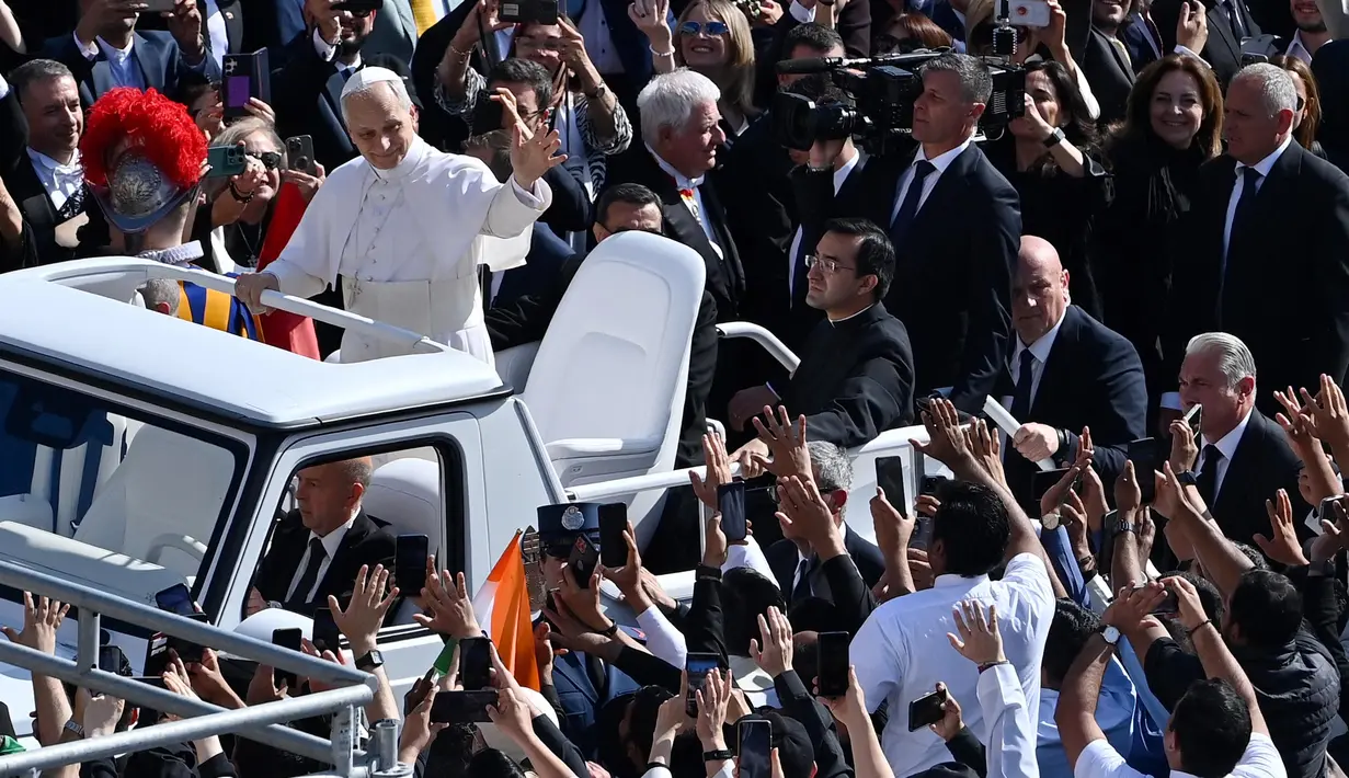 Pelantikan ini digelar tepat sepuluh hari setelah Paus Leo XIV resmi terpilih sebagai penerus mendiang Paus Fransiskus. (Isabella BONOTTO/AFP)
