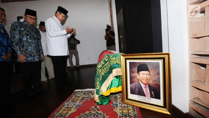 Sejumlah Tokoh Hadir Melayat Alm AM Fatwa