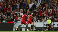 Penyerang Portugal, Andre Silva (kanan) berselebrasi usai mencetak gol ke gawang Italia dalam pertandingan UEFA Nations League di Stadion Luz, Lisbon, Portugal, (11/9). Portugal tipis 1-0 atas Italia. (AP Photo/Armando Franca)