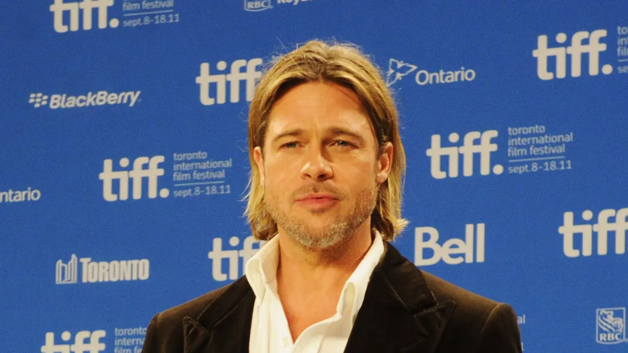 Brad Pitt menemui anak-anaknya dan tak bisa menahan air mata. (AFP/Bintang.com)