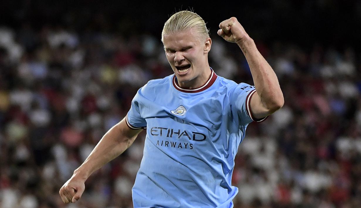 Erling Haaland menjadi pemain keempat yang berhasil mencetak gol dalam laga pertamanya bersama tiga tim berbeda, yaitu RB Salzburg, Borussia Dortmund, dan Manchester City. Catatan tersebut berhasil menyamai rekor dari Fernando Morientes, Javier Saviola, dan Zlatan Ibrahimovic. Pemuda 22 tahun tersebut selalu sukses melakukannya saat debut di Liga Champions. (AFP/Cristina Quicler)