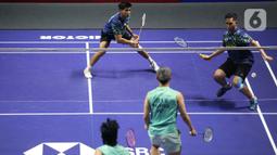 Sabar Karyaman Gutama/Moh Reza Pahlevi Isfahani sukses menaklukkan wakil Malaysia, Man Wei Chong/Kai Wun Tee melalui duel tiga gim 21-18, 12-21, 21-18. (Liputan6.com/Helmi Fithriansyah)
