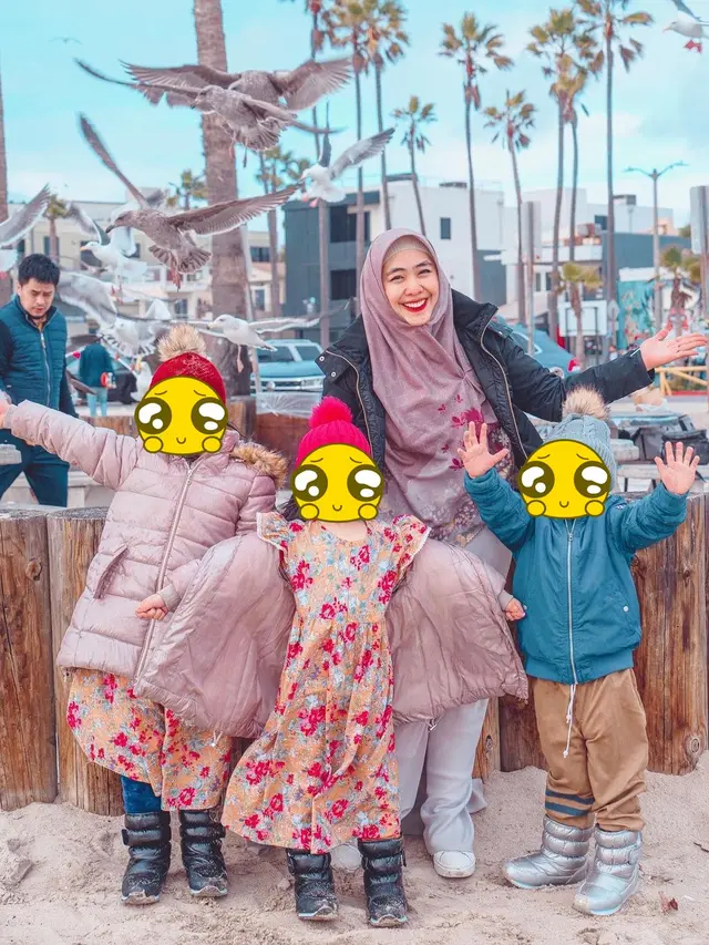 8 Potret Oki Setiana Dewi dan Keluarga saat di Los Angeles, Kerja Sekaligus Liburan