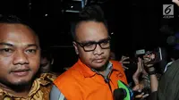 Keponakan Ketua DPR Setya Novanto, Irvanto Hendra Pambudi Cahyo Cahyo usai menjalani pemeriksaan perdana di KPK, Jakarta, Jumat (9/3). Irvanto ditahan untuk 20 hari di Rutan Guntur KPK," kata juru bicara KPK Febri Diansyah. (Liputan6.com/Dwi Narwoko)