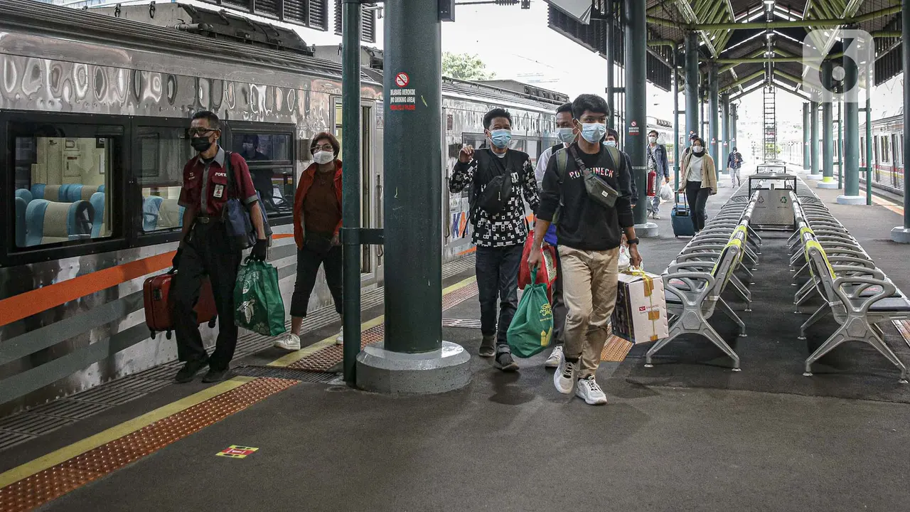 Arus Balik Mudik Kereta Api