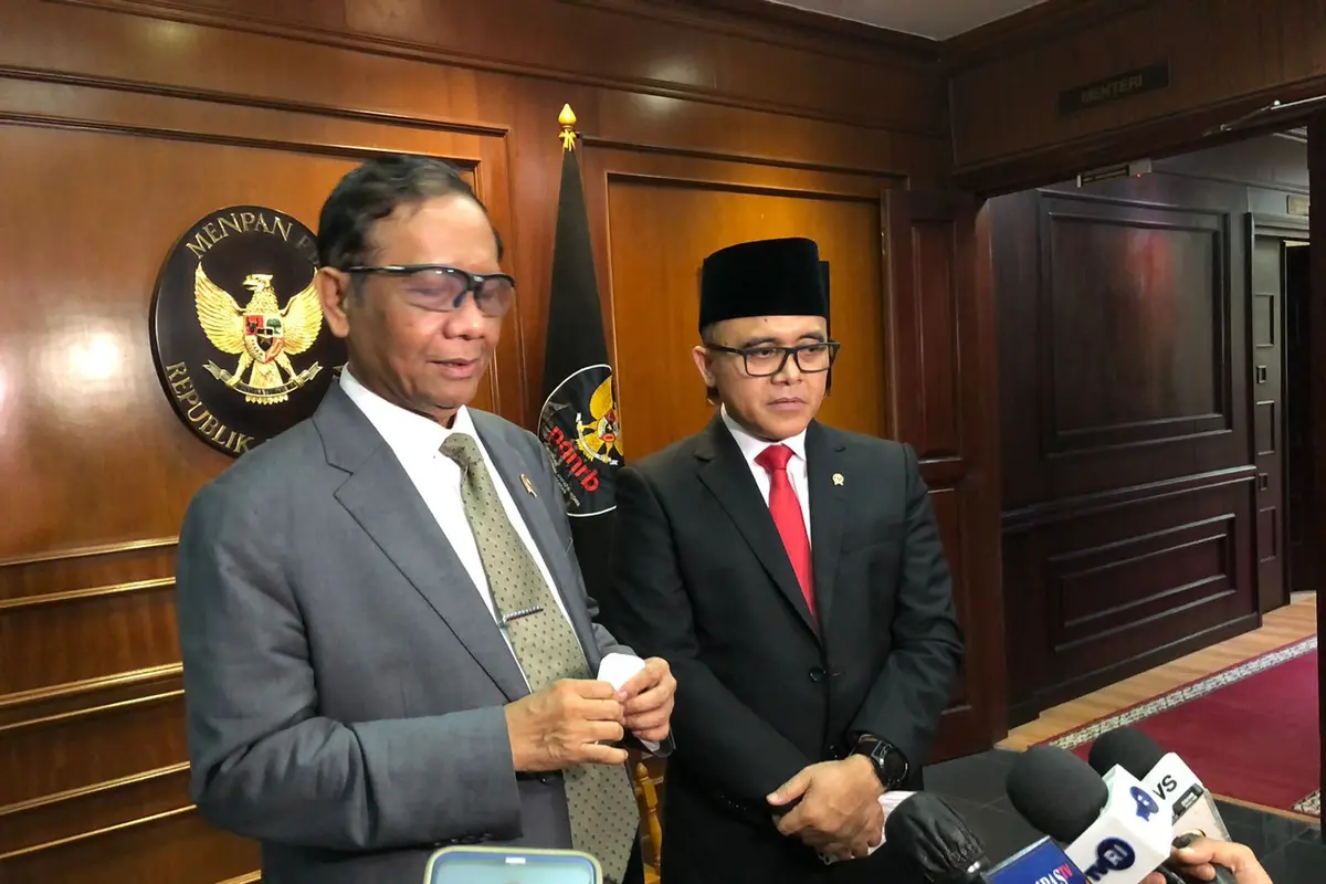 Mahfud MD melakukan serah terima jabatan (Sertijab) Menteri PANRB kepada Azwar Anas, Rabu (7/9/2022).