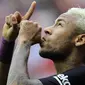 Striker Barcelona, Neymar, merayakan gol yang dicetaknya ke gawang Sporting Gijon pada laga La Liga di Stadion El Molinon, Gijon, Sabtu (24/9/2016). Barcelona menang 5-0 atas Gijon. (AFP/Ander Gillenea)