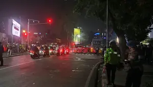 Tiga Polisi Terluka Diserang Batu dan Molotov di Simpang Dago