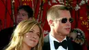 Mendapat gugatan cerai dari Angelina Jolie, tersiar kabar Brad Pitt meminta maaf kepada mantan istrinya, Jennifer Aniston. Selain itu juga, kabarnya aka nada pertemuan rahasia antara keduanya. (AFP/Bintang.com)