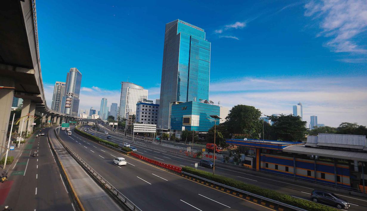 Suasana salah satu ruas jalan di Jakarta, Kamis (19/3/2026) pagi. (Kapanlagi.com/Budy Santoso)