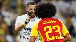 Peraih Ballon d'Or 2022 itu menjadi kunci kemenangan Al Ittihad dengan memborong satu gol dan satu assist. (Photo by AFP)