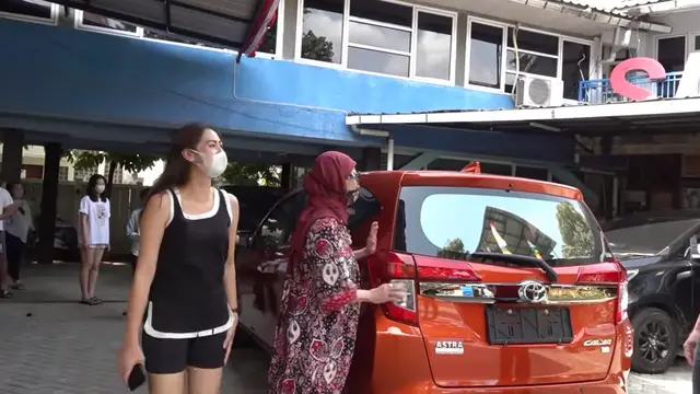 [Fimela] Raffi Ahmad dan Bunda Iffet