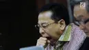 Terdakwa dugaan korupsi proyek e-KTP, Setya Novanto saat sidang lanjutan di Pengadilan Tipikor, Jakarta, Senin (5/3). Sidang mendengar keterangan saksi diantaranya, Komisaris PT Murakabi Sejahtera, Irvanto Hendra Pambudi. (Liputan6.com/Helmi Fithriansyah)