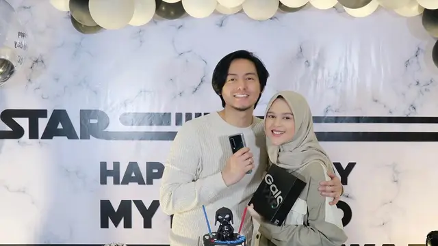 [Fimela] Roger Danuarta dan Cut Meyriska