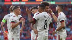 Liga Inggris sebagai liga terbaik di dunia menjadi salah satu liga yang banyak memasok para pemain yang menghuni skuad timnas masing-masing negara untuk berlaga di Piala Dunia 2022 Qatar. Seperti Timnas Belgia, dari 26 pemain dalam skuad pilihan pelatih Roberto Martinez, 7 di antaranya berasal dari Liga Inggris. Kecuali Kevin De Bruyne yang membela Manchester City sebagai klub Big Six, enam pemain lainnya justru berasal dari 4 klub semenjana di Liga Inggris. Siapa saja? Simak uraiannya berikut ini. (AFP/Geoff Caddick)