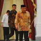 Ketua Umum Pengurus Besar Nahdlatul Ulama (PBNU)‎ Said Aqil Siradj tiba saat menerima undangan dari Presiden Joko Widodo di Istana Merdeka, Jakarta, Rabu (11/1). Aqil tiba di Istana Merdeka sekira pukul 13.10 WIB. (Liputan6.com/Angga Yuniar)