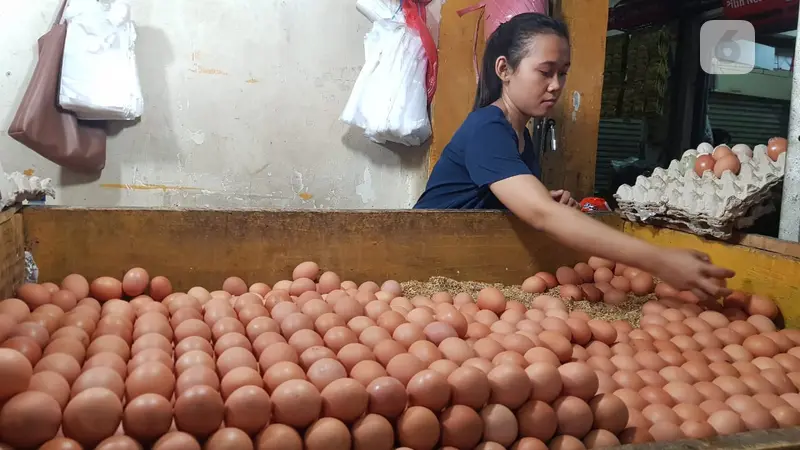 Penjual telur di Pasar Rumput