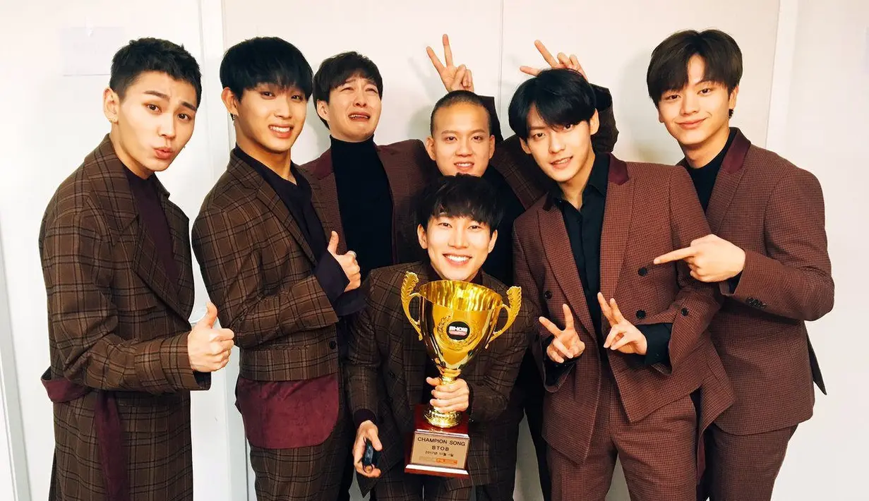 BTOB dibentuk apda 2012 lewat Cube Entertainment. Tak ada indikasi bahwa Cube Entertainment akan mengakhiri kontrak mereka. Kemungkinan kontrak grup ini akan diperbaharui. (Soompi)