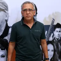 Pria 54 tahun ini juga berdoa agar Yang Maha Kuasa menurunkan rahmatnya dengan hujan sehingga bisa dengan cepat memadamkan titik-titik api yang berjumlah ratusan. (Andy Masela/Bintang.com)