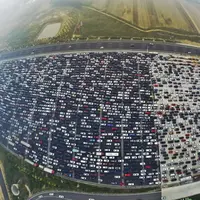 Ini yang terjadi di Cina ketika jutaan penduduknya kembali dari tempat berlibur dan pulang ke Beijing di waktu yang sama. x_x