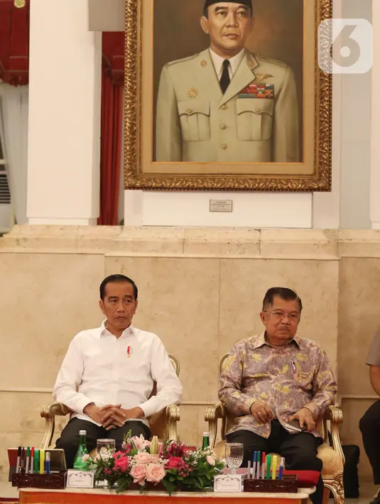 Presiden Joko Widodo (Jokowi) didampingi Wakil Presiden Jusuf Kalla memimpin Sidang Kabinet Paripurna di Istana Negara, Jakarta, Kamis (3/10/2019). Sidang kabinet paripurna ini merupakan rapat besar yang terakhir digelar oleh Pemerintahan kabinet kerja. (Liputan6.com/Angga Yuniar)