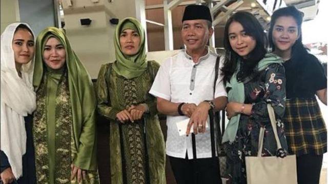 Salah Tulis Alhamdulillah Ibu Ayu Ting Ting Disemprot Warganet Showbiz Liputan6 Com
