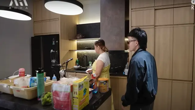 6 Potret Dapur Rumah Pinkan Mambo, Jadi Tempat Produksi Donat Viral