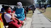 Vaksinasi pelajar di Surabaya. (Dian Kurniawan/Liputan6.com)