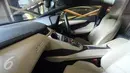 Interior mobil Lamborghini Aventador bernomor polisi B 13 DCI yang berada di Auto One Cars Boutique, Jakarta, Senin (5/10/2015). Mobil sport mewah tersebut akan dilelang DJKN Kemenkeu dengan nilai limit Rp 8,26 miliar. (Liputan6.com/Immanuel Antonius)