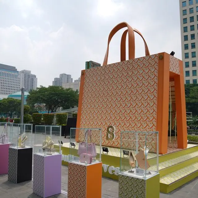 Bimu Monogram Buttonscarves