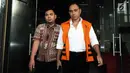 Bupati Ngada, Marianus Sae berjalan meninggalkan gedung KPK usai menjalani pemeriksaan lanjutan, Jakarta, Selasa(27/3). (Merdeka.com/Dwi Narwoko)