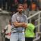 Pelatih Persija Jakarta,&nbsp;Mauricio Souza saat di pinggir lapangan dalam pertandingan persahabatan pramusim yang berlangsung di Jakarta International Stadium (JIS), Jakarta (26/07/2025) malam WIB. (Bola.com/Abdul Aziz)
