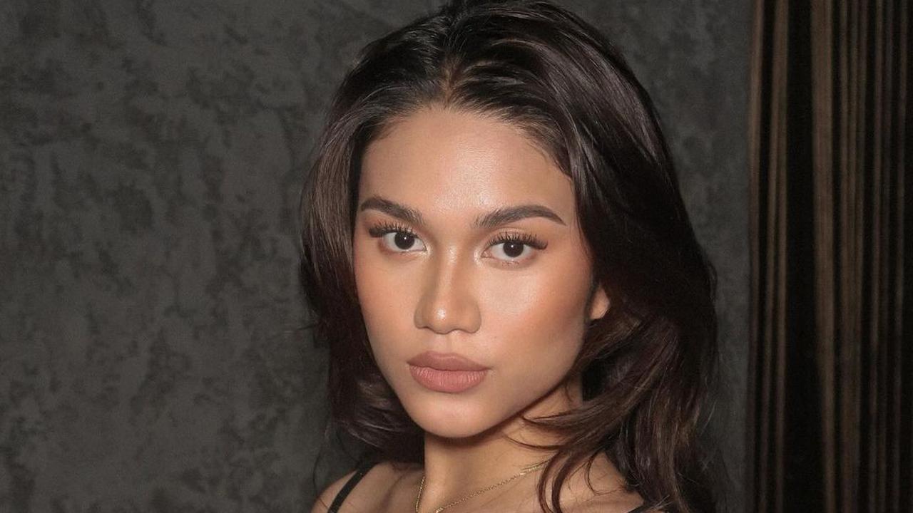 6 Gaya Artis Dipulas Soft Glam Makeup Look, Syifa Hadju hingga Azizah Salsha