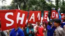 Sejumlah buruh yang tergabung dalam Serikat Buruh Indonesia melakukan aksi kampanye massa lima tahun perjuangan buruh perempuan Adidas-Mizuno di depan Kedutaan besar Jerman di Jakarta, Selasa (18/7). (Liputan6.com/Angga Yuniar)