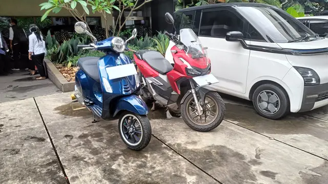 13 unit kendaraan hasil sitaan dari kasus korupsi kepengurusan Rencana Penggunaan Tenaga Kerja Asing (RPTKA) pada Kementerian Ketenagakerjaan (Kemenaker).