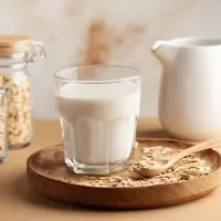 ilustrasi oat milk/Kabachki.photo/Shuttertsock