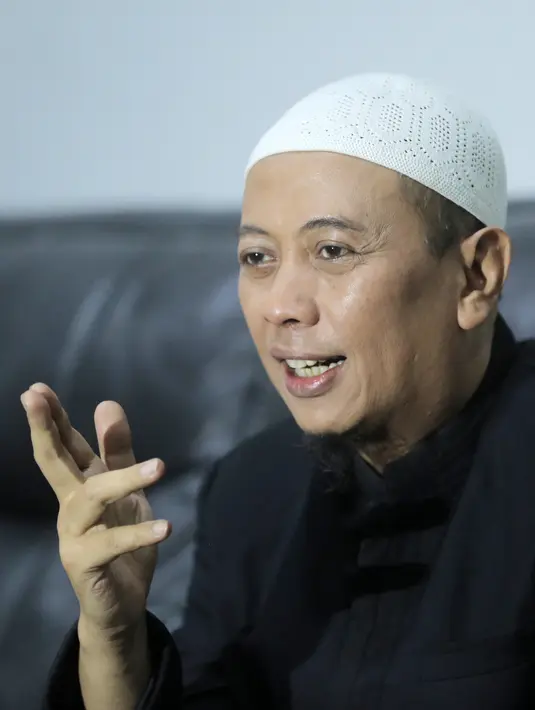 Jelang Ramadan 1444 H kali ini penyanyi religi Opick berusaha menjawab semua tantangan yang ada. Di bawah bendera Forte Record lagu Obat Hati diharapkan dapat mengulang kesuksesan Tombo Ati. [Foto; Bambang E.Ros/Fimela.com]