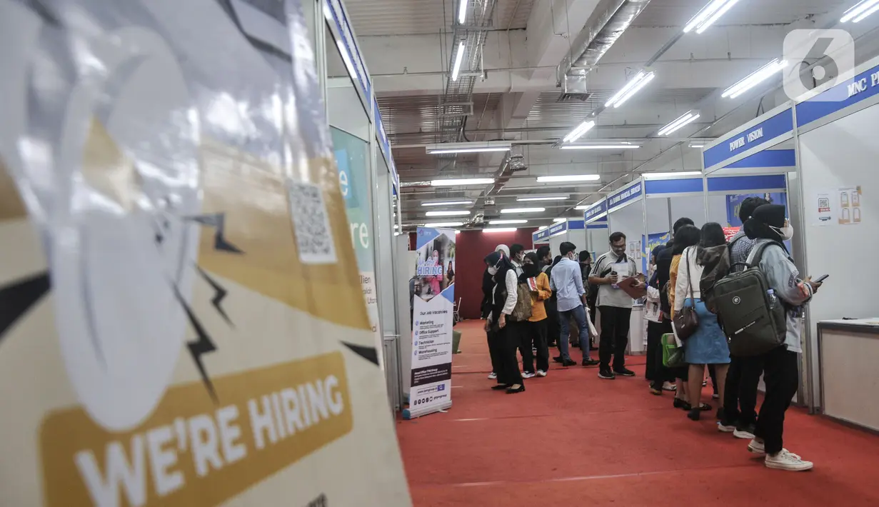 Calon pelamar dapat memilih perusahaan yang akan dilamar, serta melengkapi data-data yang diperlukan. (merdeka.com/Iqbal S Nugroho)