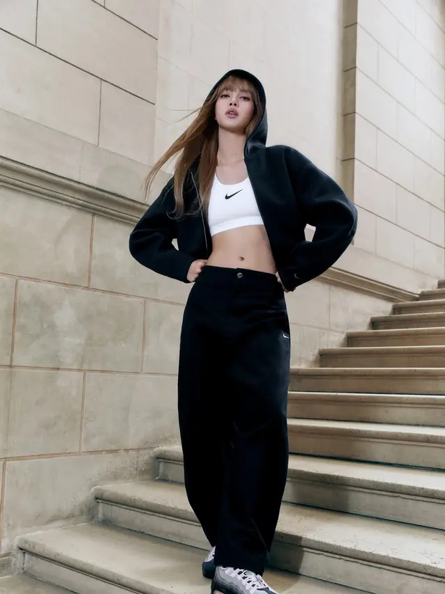 Kolaborasi dengan Lisa BLACKPINK, Koleksi Nike Air Max 95 Langsung Ludes Terjual