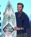 Berbagai ekspresi keceriaan para pemenang Teen Choice Awards 2016  yang digelar di The Forum in Inglewood, California Minggu (31/7) lalu. (Foto: Chris Pizzello/AP/Bintang.com)