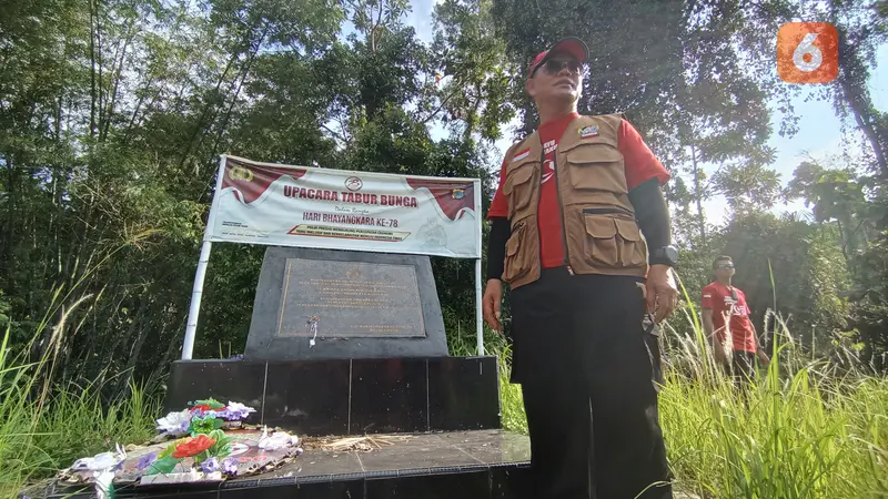 Monumen gugurnya dua Bhayangkara di Poso