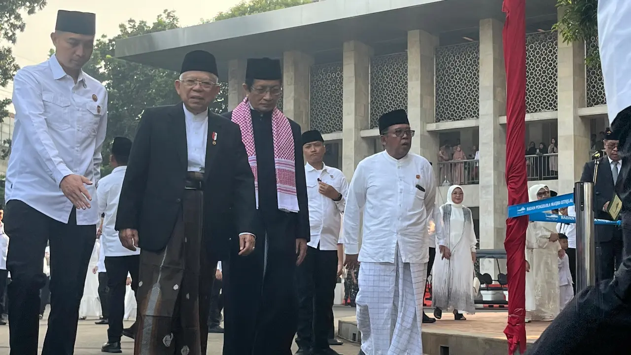 Wakil Presiden (Wapres) RI Ma'ruf Amin menggelar Salat Idul Adha di Masjid Istiqlal, Senin (17/6/2024).