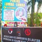 Pecinta satwa berunjuk rasa mengecam pentas lumba-lumba di Pekanbaru. (Liputan6.com/M Syukur)