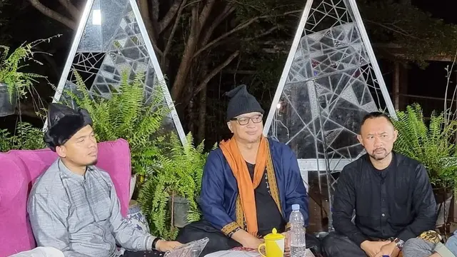 Aktif Ikut Kajian, Ini 6 Potret Ronal Surapradja yang Kini Makin Religius