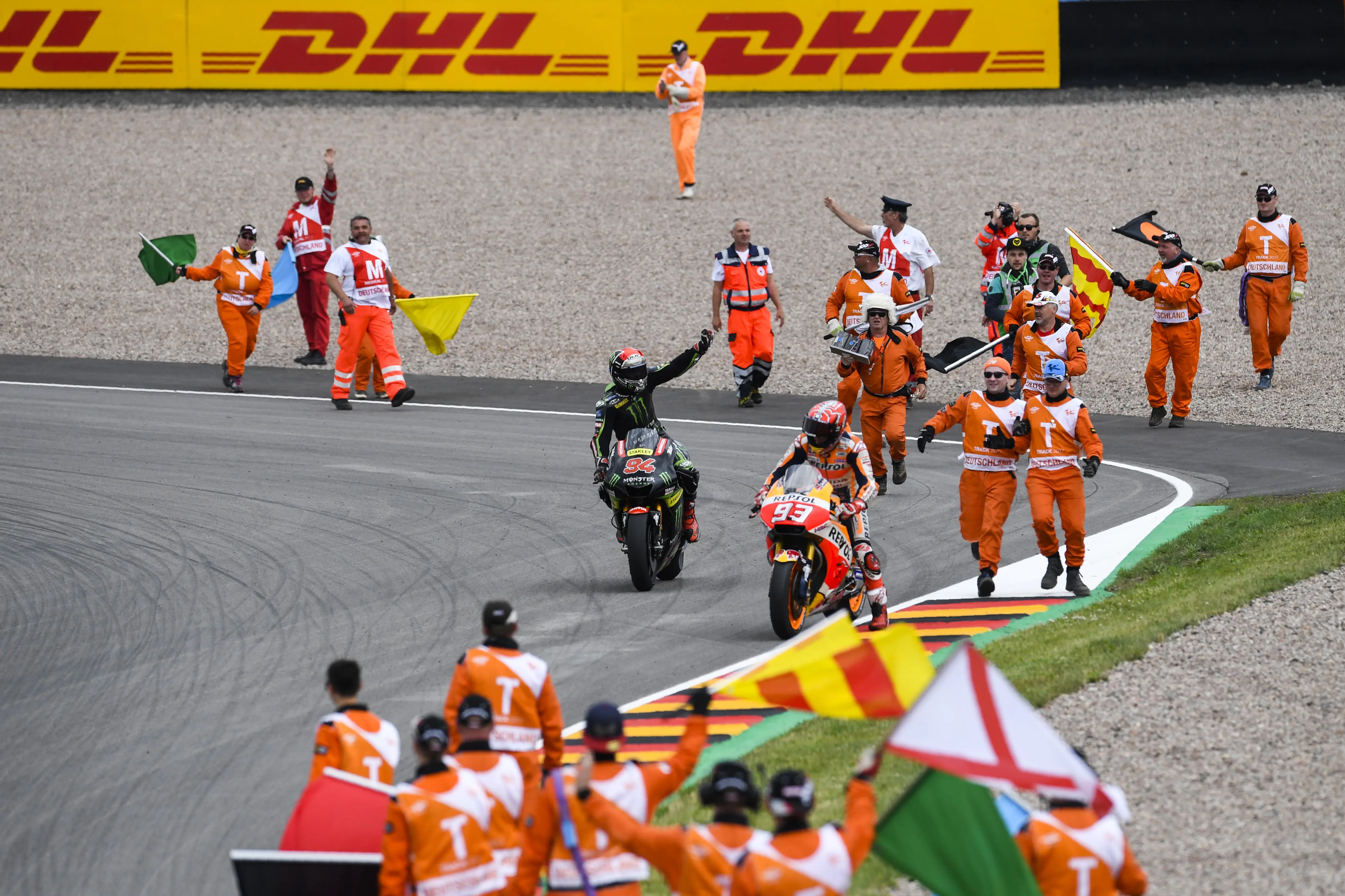 Sambutan bagi pembalap Yamaha Tech 3, Jonas Folger usai finis kedua MotoGP Jerman 2017. (AFP/Robert Michael)