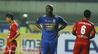 Striker Persib Bandung, Carlton Cole, saat debut resmi bersama Persib Bandung. Carlton Cole melakoni debutnya dari bangku cadangan usai menggantikan Shohei Matsunaga pada pertengahan babak kedua. (Bola.com/M Iqbal Ichsan).